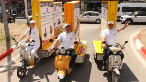 Antalya'da MHP'li Adaylar Bisikletle Selamladı