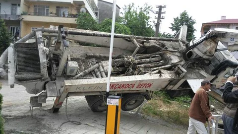 Düzce'de Beton Pompası Tehlikesi
