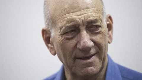 Ehud Olmert'e Hapis Cezası Verildi