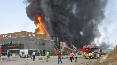 İnegöl'de Sandalye Fabrikası Yangını