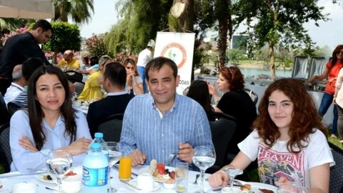 Adana'da Eczacılar Bir Araya Geldi