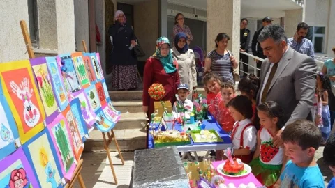 Namık Kemal İlkokulu'ndan Resim Sergisi
