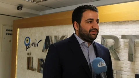 İzmir'de Başbakan Davutoğlu'na Yoğun İlgi