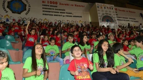 Diyarbakır'da Bin Çocukla Konser Verildi