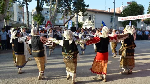 Silifke Kültür Haftası'nda Yabancı Gruplar Yer Aldı