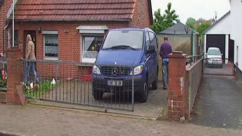 Almanya'da Türk Ailenin Evi Hedef Alındı