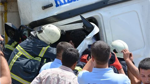 Adana'da TIR Kazası: 1 Çocuk Ağır Yaralı