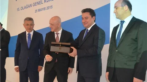 Ali Babacan'dan Seçim Vaatlerine Eleştiri