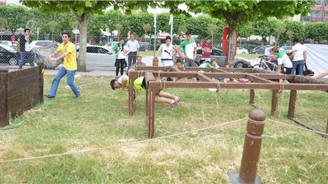 Bursa'da Liseli Gençler Yarıştı