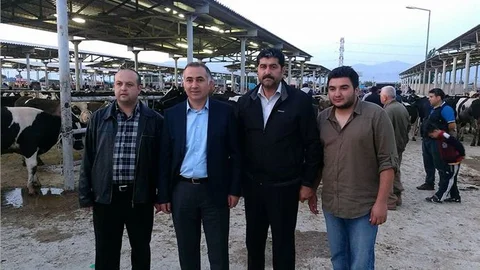 İzmir'de MHP Adayı Işık Hayvan Pazarında Buluştu