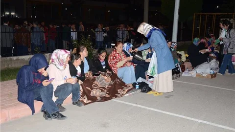 Konya Adliyesi'nde Bekleyiş Devam Ediyor