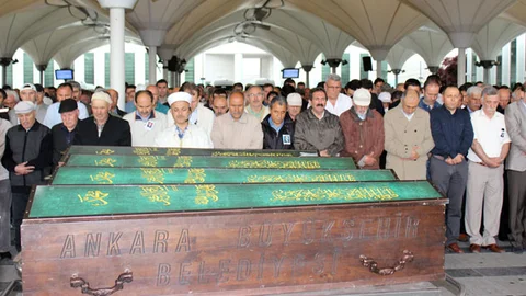 Ankara'da Genel Müdür Özer Toprağa Verildi