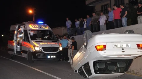 Aksaray'da Takla Atan Otomobil