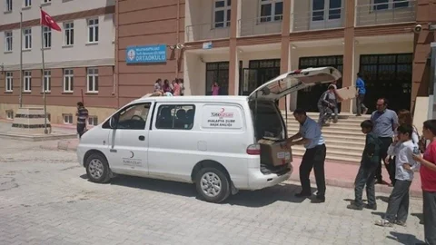 Malatya'da Öğrencilere Yardım Eli