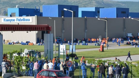 Eskişehir'de Ford Otosan İşçileri Eyleme Devam Ediyor