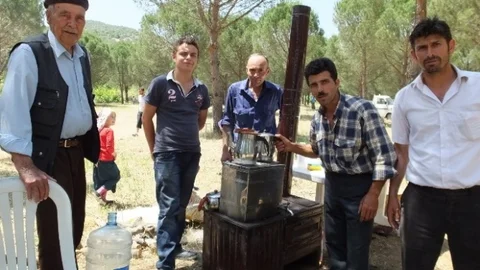 Burhaniye'de Hayır Çayı İkramı