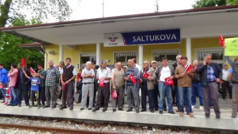 Saltukova'da Tren Protestosu Yapıldı
