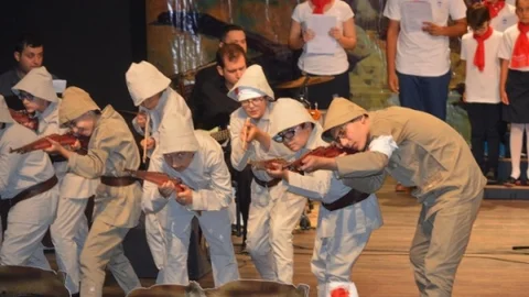 Gelibolu'da Gençlerden Anlamlı Performans