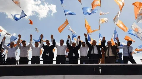 Besni Belediye Başkanı AK Parti'ye Geçti