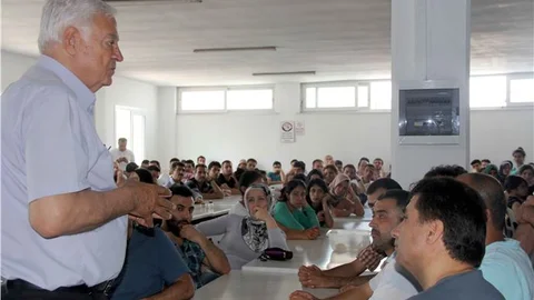 Mersin'de Siyasi Eleştiriler Yükseliyor