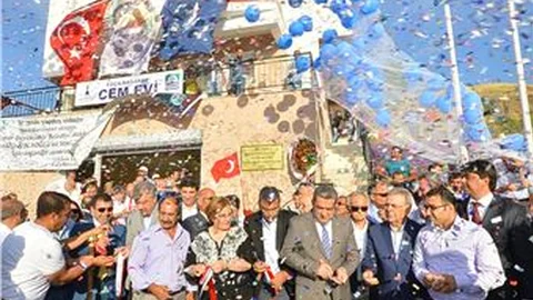 İzmir'de Siyasi Gerilim Devam Ediyor