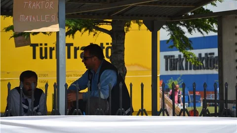 Türk Traktör İşçileri Grevde Devam Ediyor