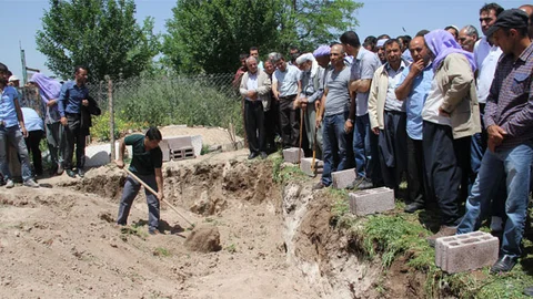 Diyarbakır'da Aile Cenazesi