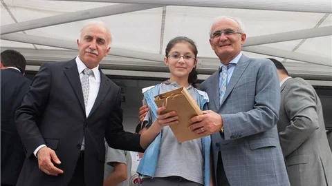 Asarcık'ta Öğrencilere Tablet Dağıtıldı