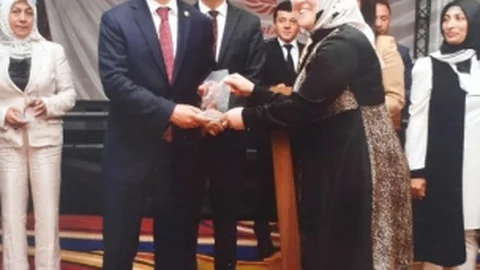 Samsun'da Yılın Hemşireleri ve Ebeleri Ödüllerini Aldı