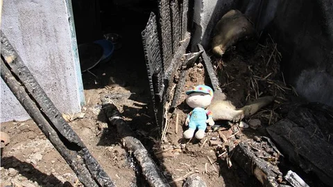 Diyarbakır'da Yangında Hayatını Kaybeden Aile Toprağa Verildi