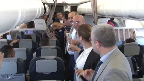 Hakkari'de İlk Uçuş Halayla Kutlandı