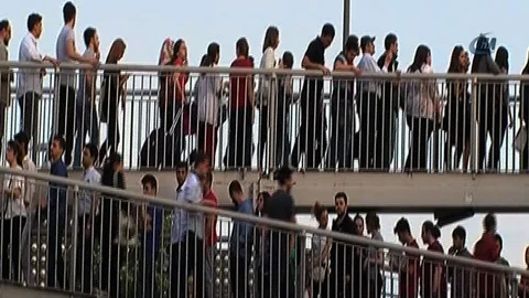 İstanbul'da Üst Geçitte İzdiham Oluştu