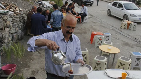 Hakkari'de Semaver Çayı Geleneği Yeniden Canlanıyor