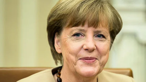Angela Merkel Dünyanın En Güçlü Kadını Seçildi