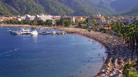 Türkiye'de Yabancı Turist Sayısı Düştü