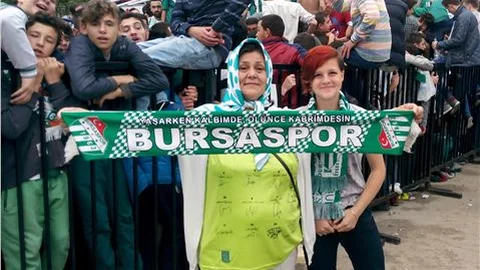 Bursa'da Bilet İzdihamı Yaşandı