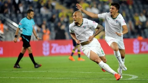 Bursaspor'a Yıldız Futbolcu Geliyor