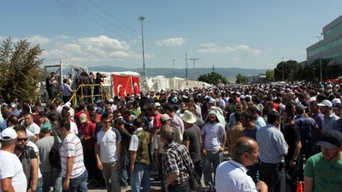 Oyak Renault'ta İşçiler İş Başında