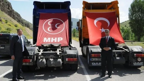 MHP Adayları Erzurum'da Seçim Çalışması Yapıyor