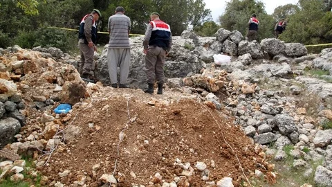 Mersin'de kaçak kazı yapan 4 kişi yakalandı