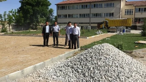 Yeşilova'da Basketbol Sahası Yapılıyor