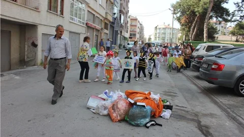 Minik Çevreciler Yürüyüşe Geçti