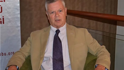 Stephen Kinzer Gaziantep’te Ödülünü Alamadı