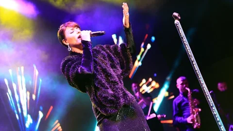 Zara'nın Yağmur Altında Konseri Bursa'da Gerçekleşti