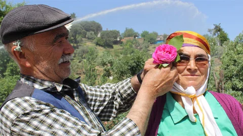 Karpuzlu'daki Çiçekli Gelenek Sürüyor