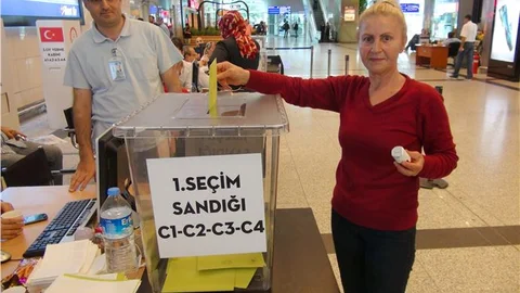 Atatürk Havalimanı'nda 21 Bin Oy Kullanıldı