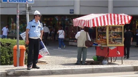 İzmir'de Trafik Polisi Nöbeti