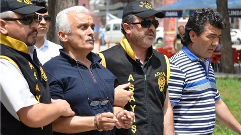 Adana'da Vekil Adayına Saldırı