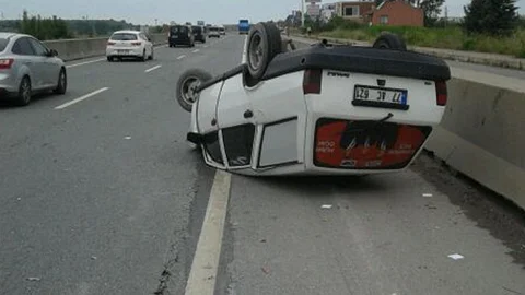 Yalova'da CHP Aracı Takla Attı