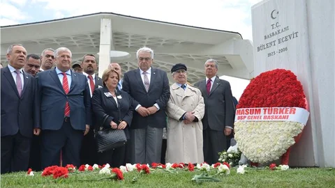 Bülent Ecevit 90. Yaşında Anıldı